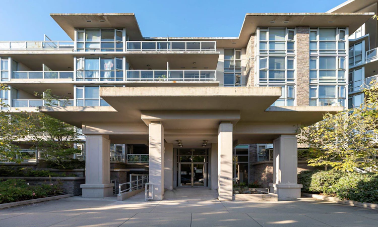 317-9373 Hemlock Drive