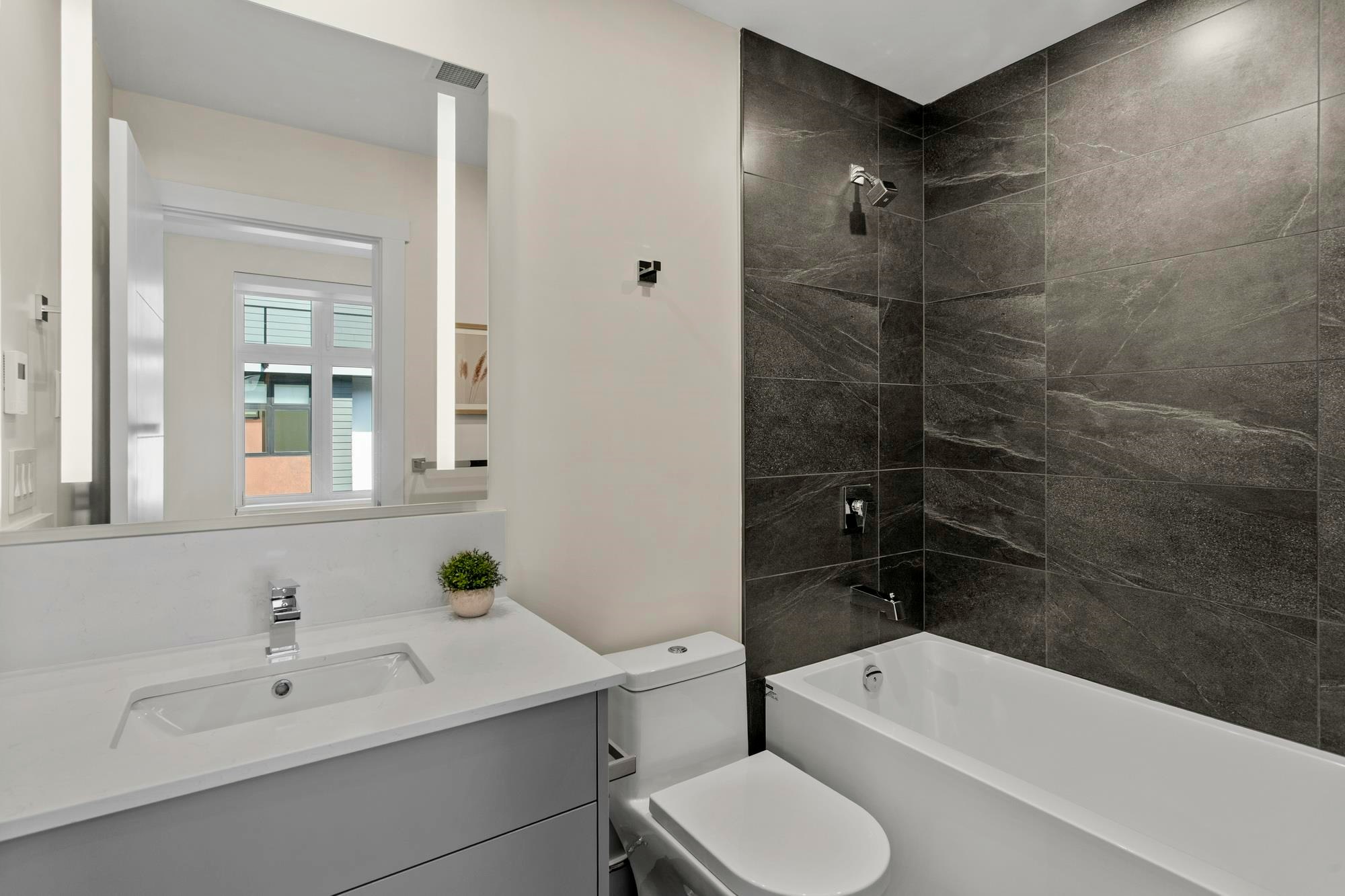 311-342 Mountain Highway, North Vancouver, BC, V7J 2K8 - 24