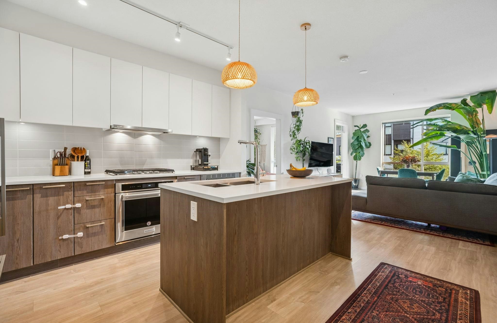 105-625 E 3rd Street - 4