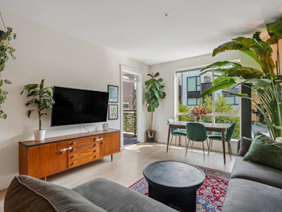 105-625 E 3rd Street - 5