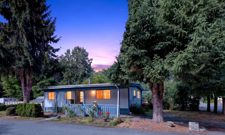 109-3942 Columbia Valley Road