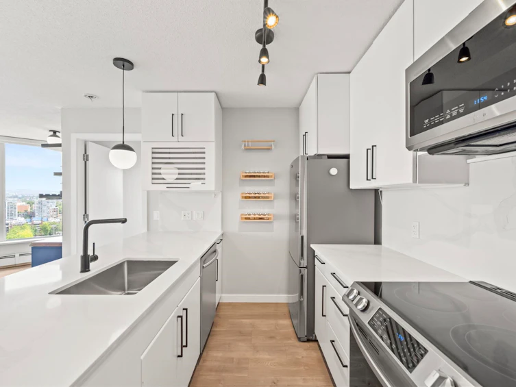 2202-689 Abbott Street, Vancouver, BC, V6B 0J2 - 2