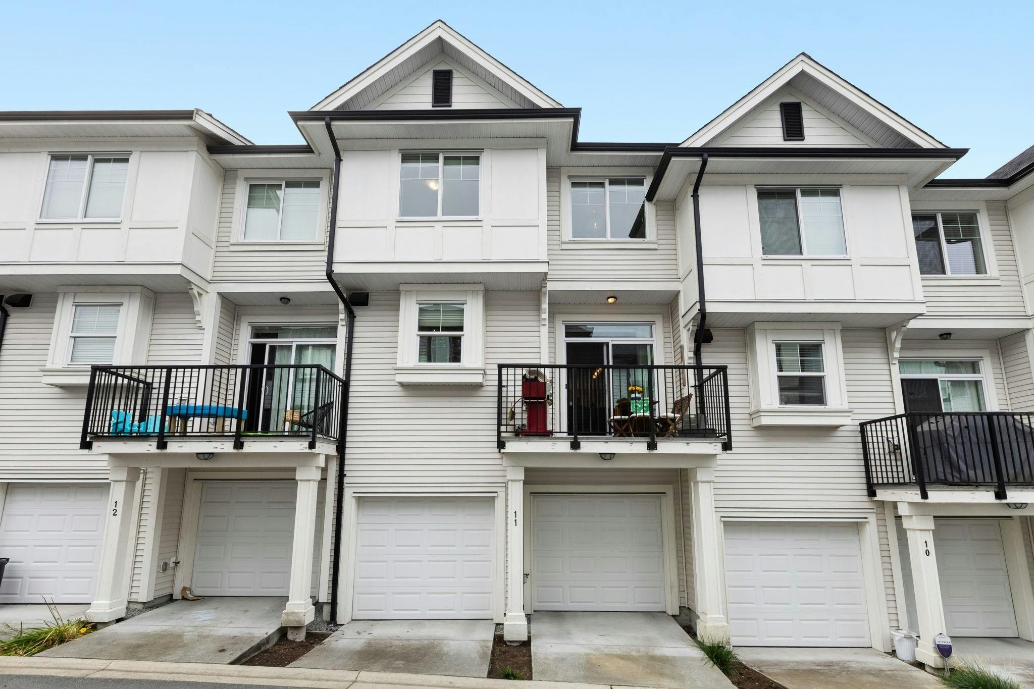 11-11272 240 Street - 3
