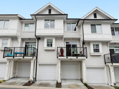 11-11272 240 Street - 3
