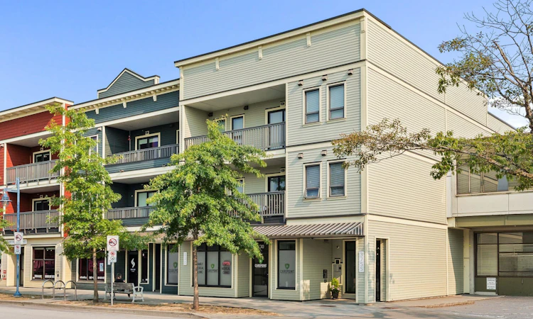 303-3755 Chatham Street