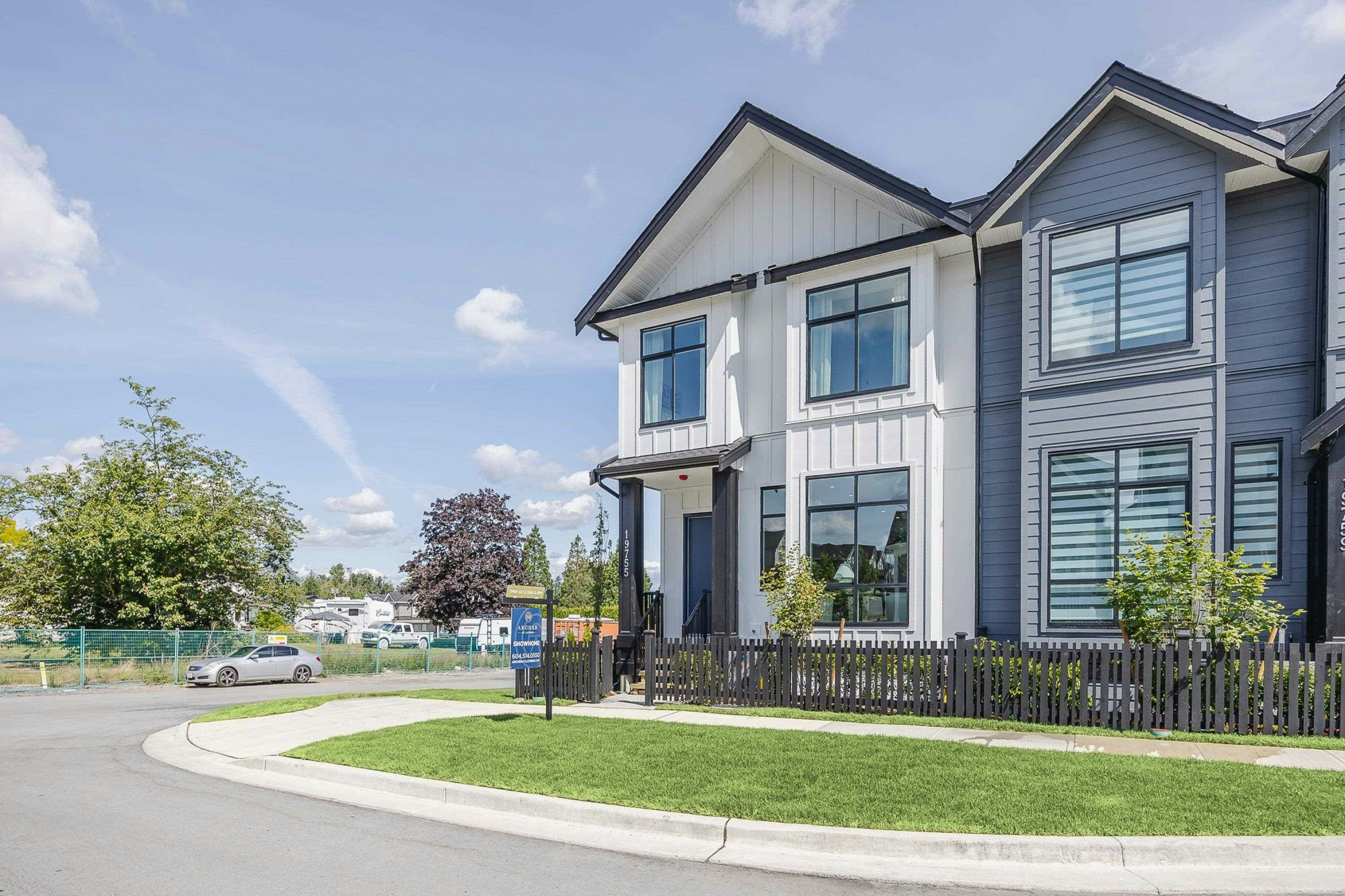 19771 75b Avenue, Langley, BC, V2Y 1S1