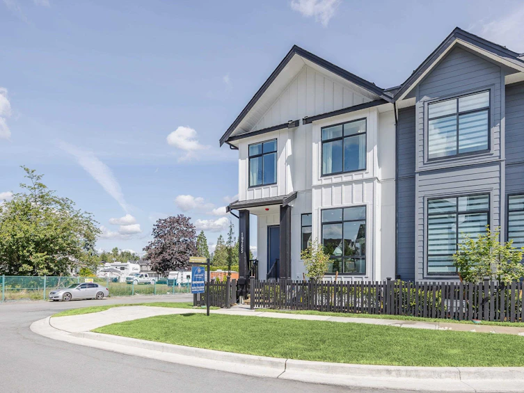 19771 75b Avenue, Langley, BC, V2Y 1S1