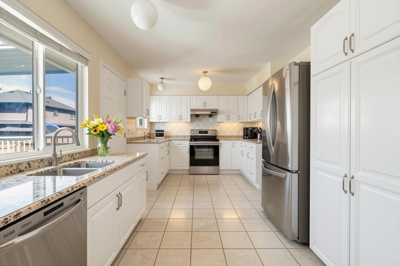 675 Duncan Avenue, Burnaby, BC, V5B 4M1 - 3