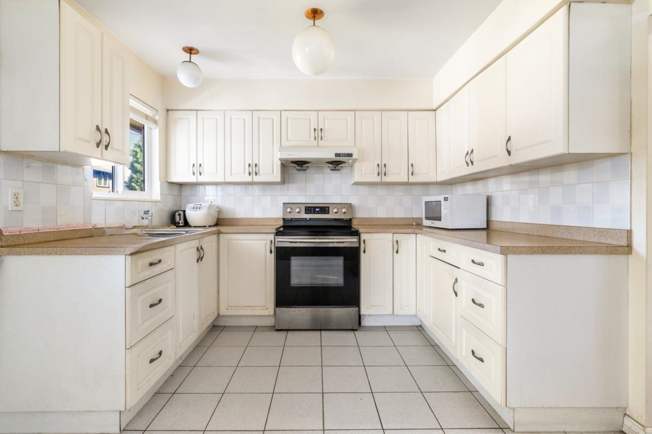675 Duncan Avenue, Burnaby, BC, V5B 4M1 - 13