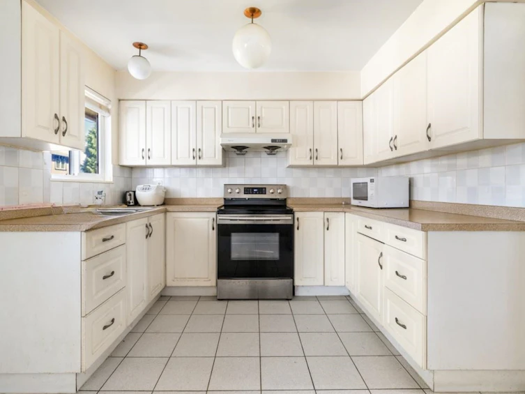 675 Duncan Avenue, Burnaby, BC, V5B 4M1 - 13