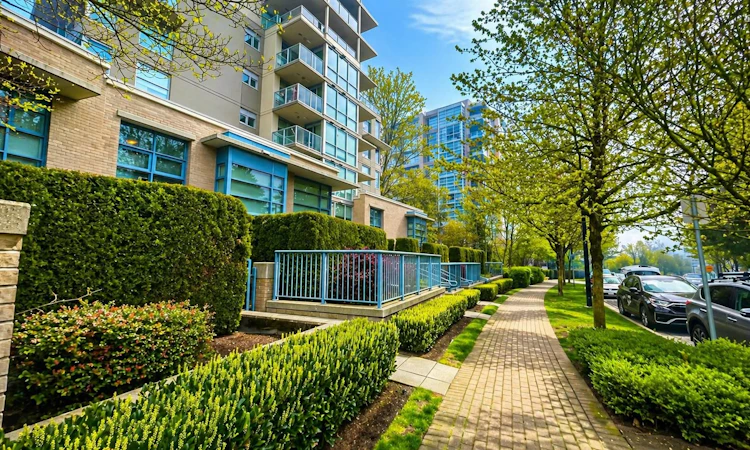 601-9266 University Crescent