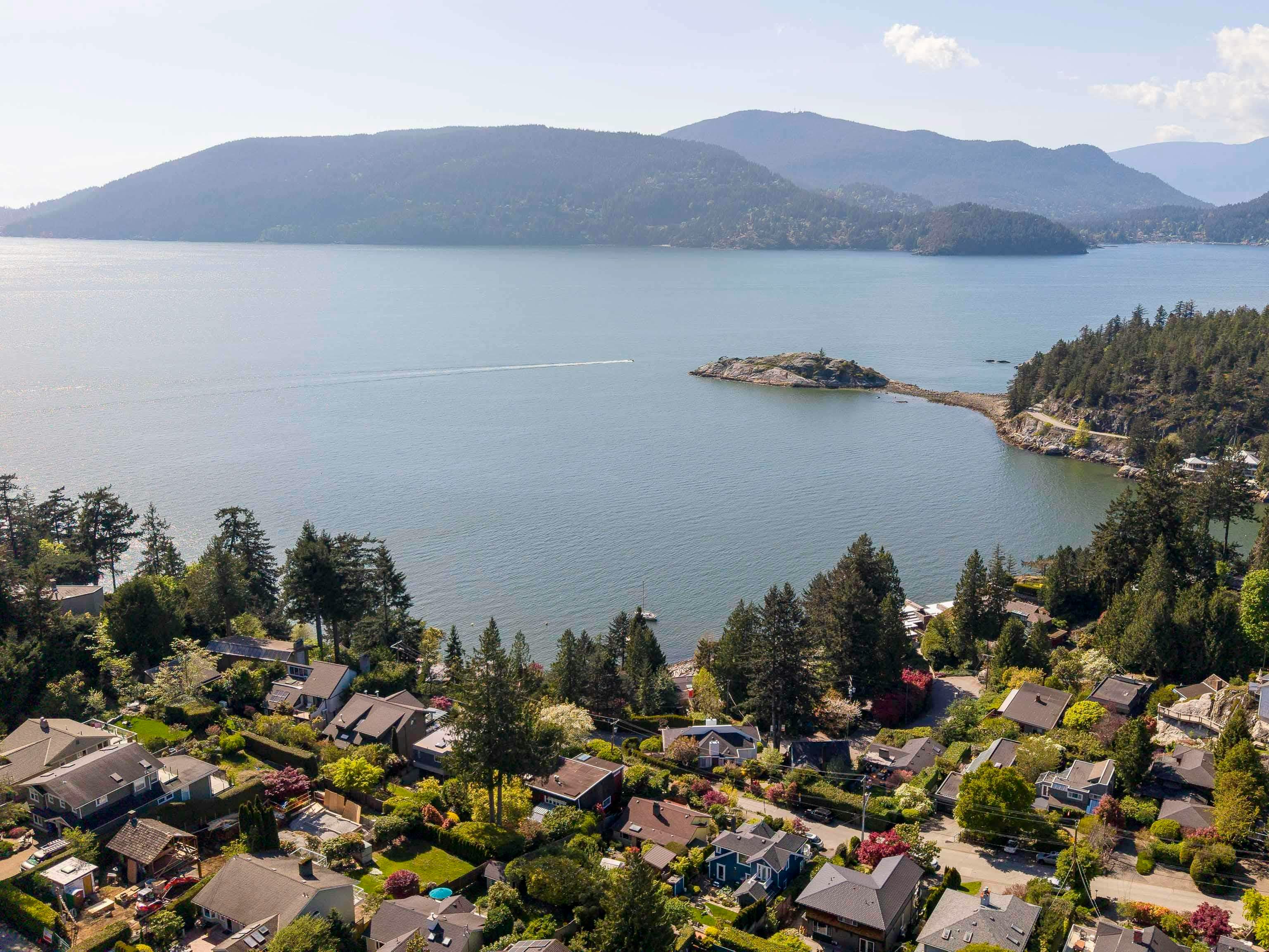 6248 Wellington Avenue, West Vancouver, BC, V7W 2H4