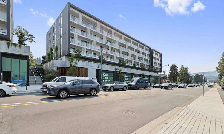 207-3055 S Murray Street