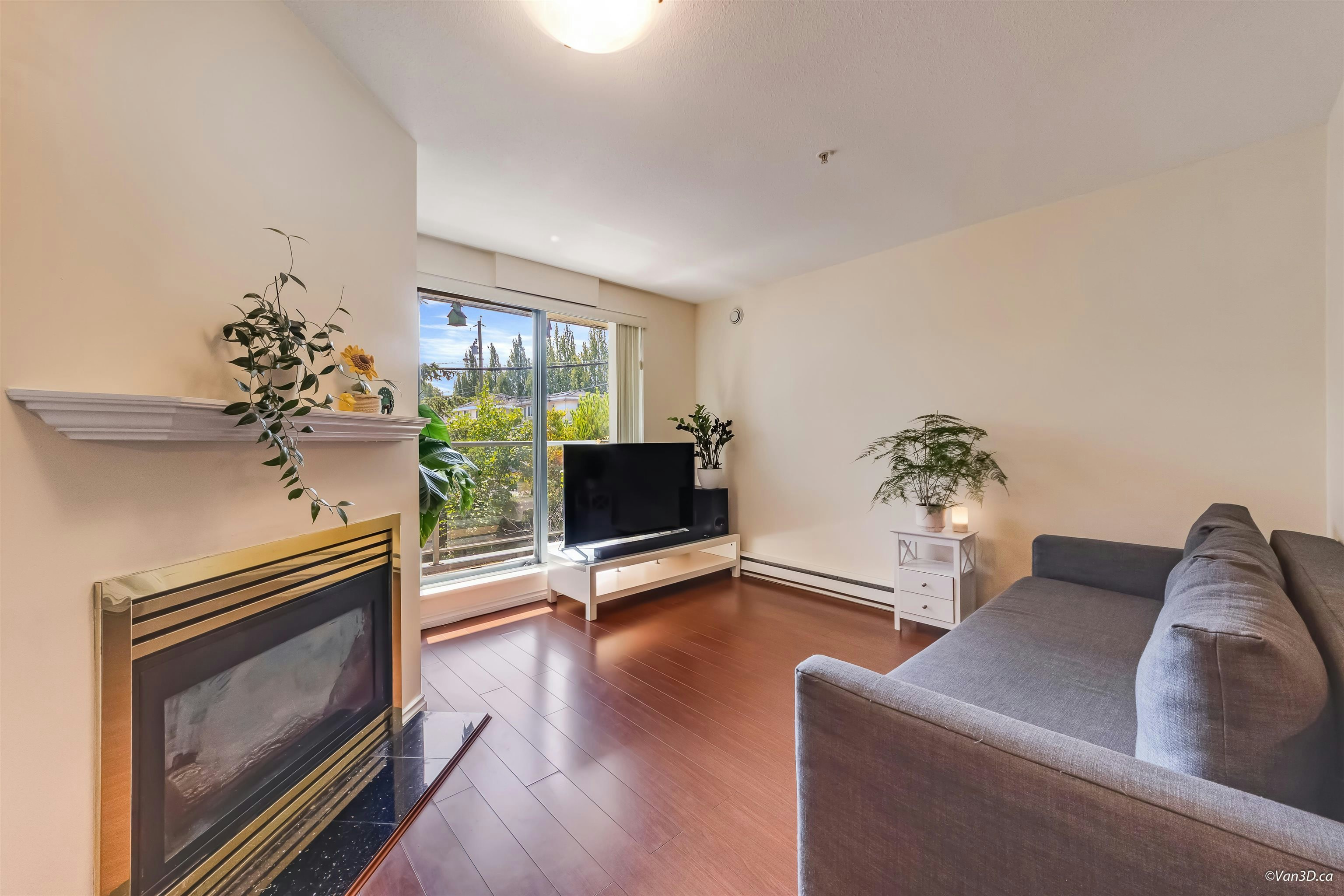 209-5818 Lincoln Street, Vancouver, BC, V5R 4P7 - 6