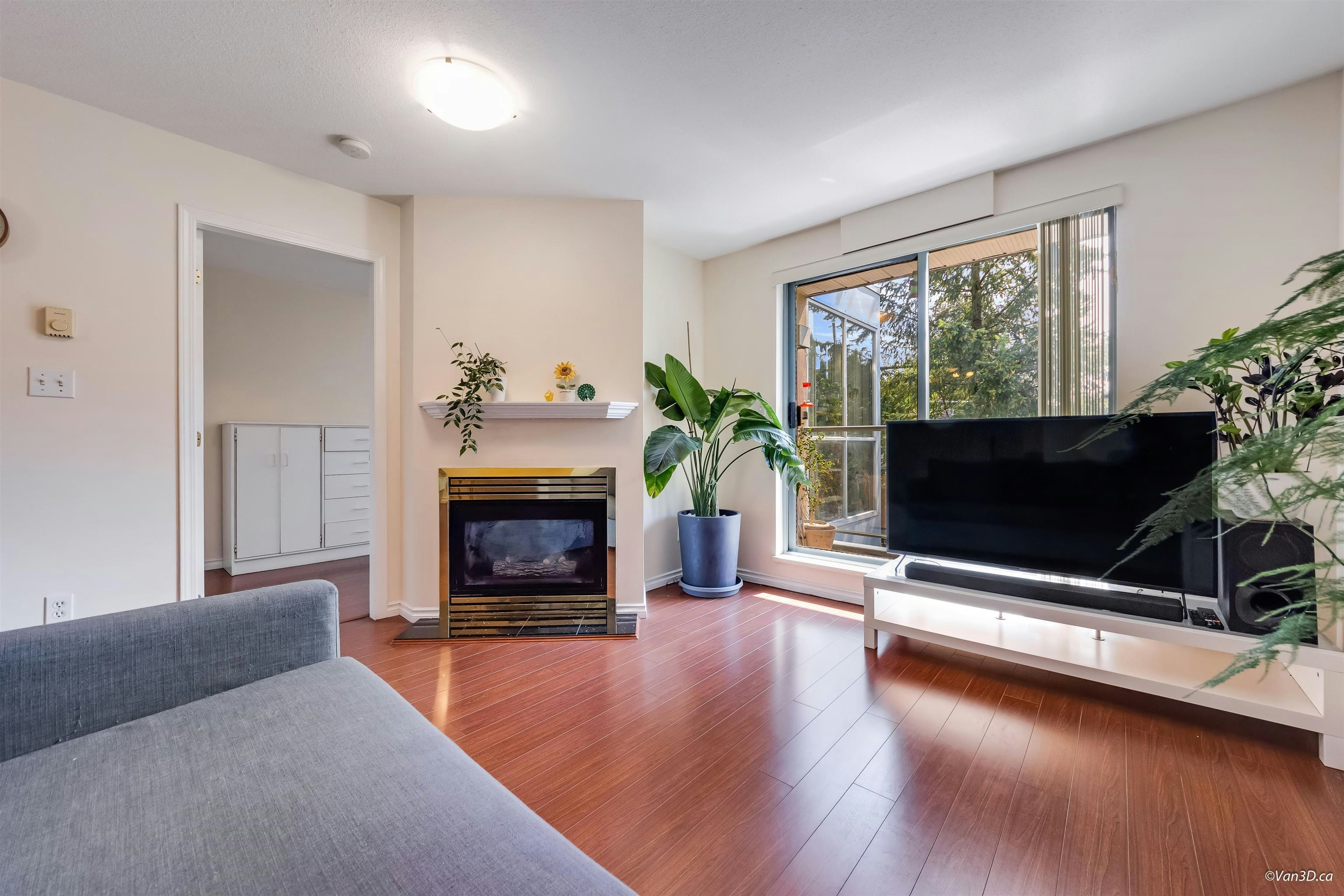 209-5818 Lincoln Street - 5