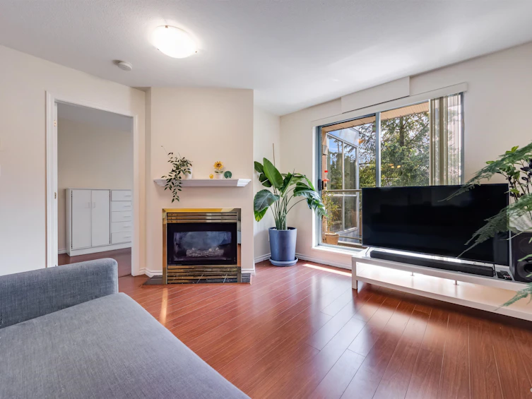 209-5818 Lincoln Street, Vancouver, BC, V5R 4P7 - 4
