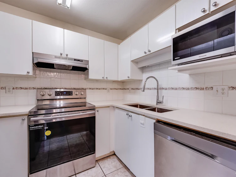 209-5818 Lincoln Street, Vancouver, BC, V5R 4P7 - 13