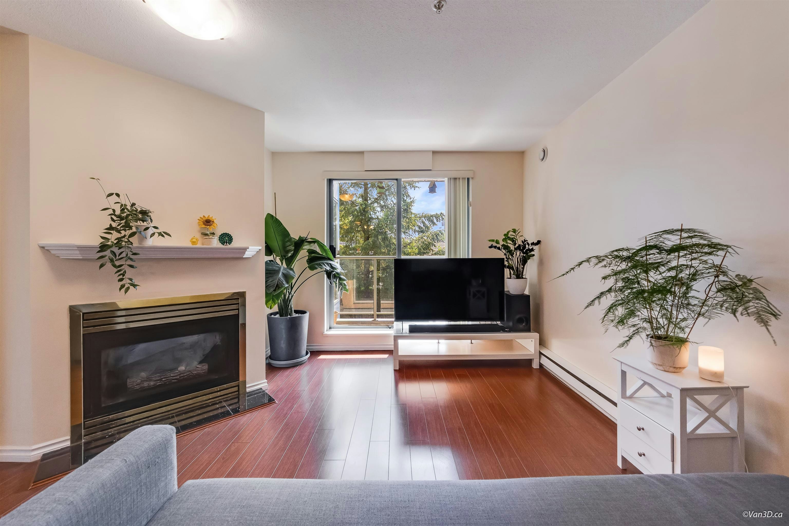 209-5818 Lincoln Street - 4