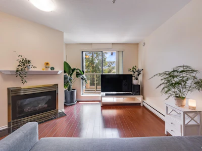 209-5818 Lincoln Street - 4