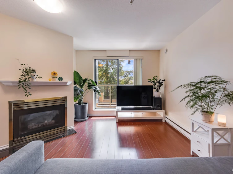 209-5818 Lincoln Street, Vancouver, BC, V5R 4P7 - 3