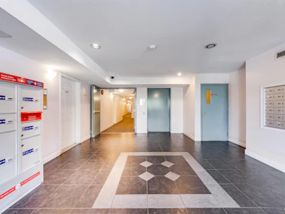 209-5818 Lincoln Street - 3
