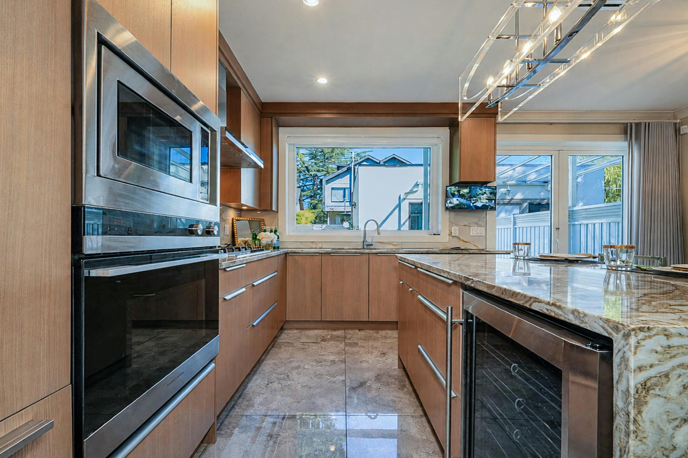 6576 Yew Street, Vancouver, BC, V6P 5V9 - 7