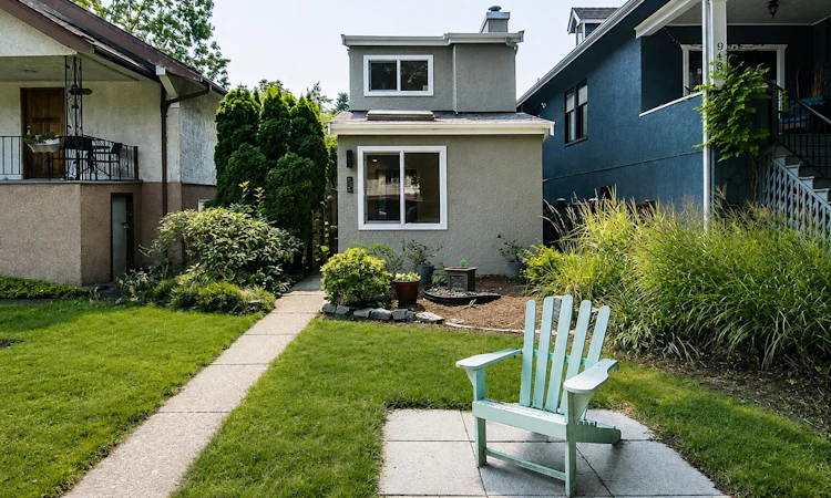 962 E 11th Avenue