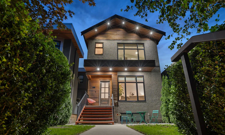 285 E 19th Avenue