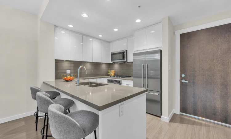 315-255 W 1st Street