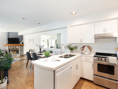 212-2050 Lake Placid Road - 2