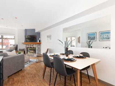 212-2050 Lake Placid Road - 5