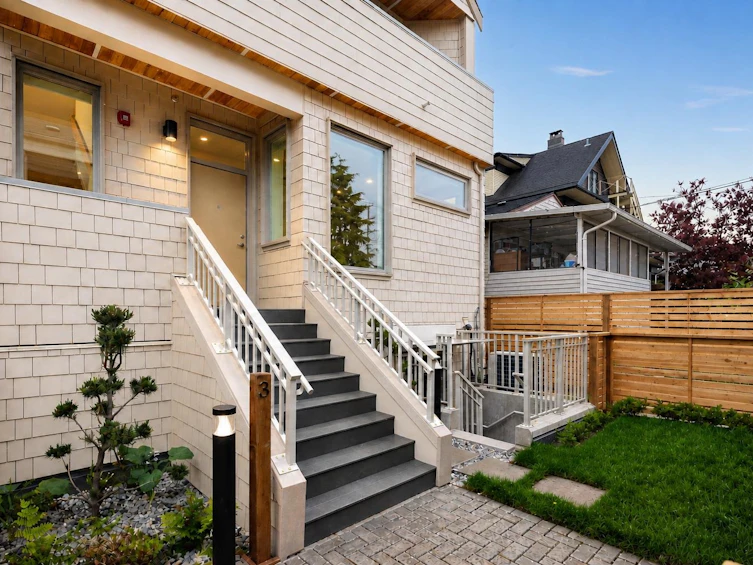 3-595 E 49th Avenue, Vancouver, BC, V5W 2H1 - 2