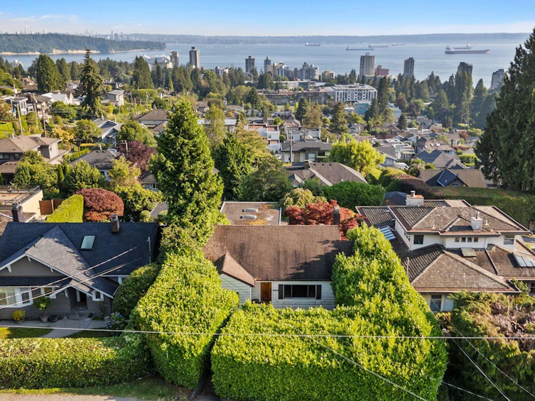 2138 Nelson Avenue, West Vancouver, BC, V7V 2P7 - 2