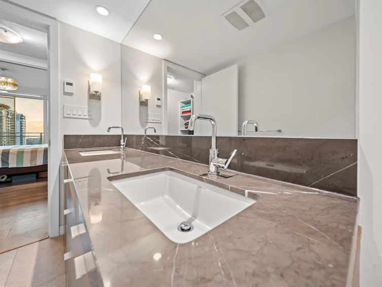 704-125 E 14th Street, North Vancouver, BC, V7L 0E6 - 20