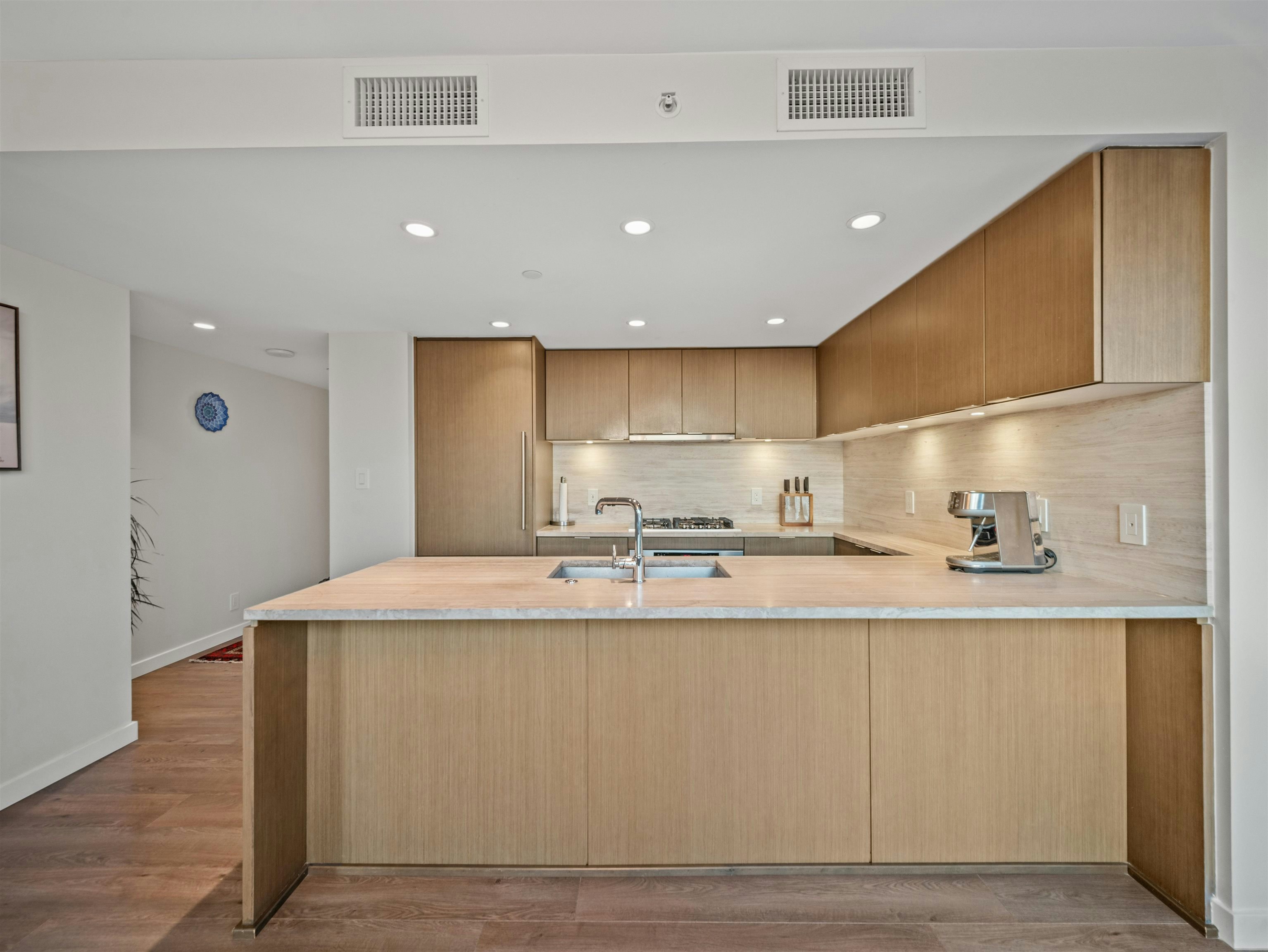 704-125 E 14th Street, North Vancouver, BC, V7L 0E6 - 15