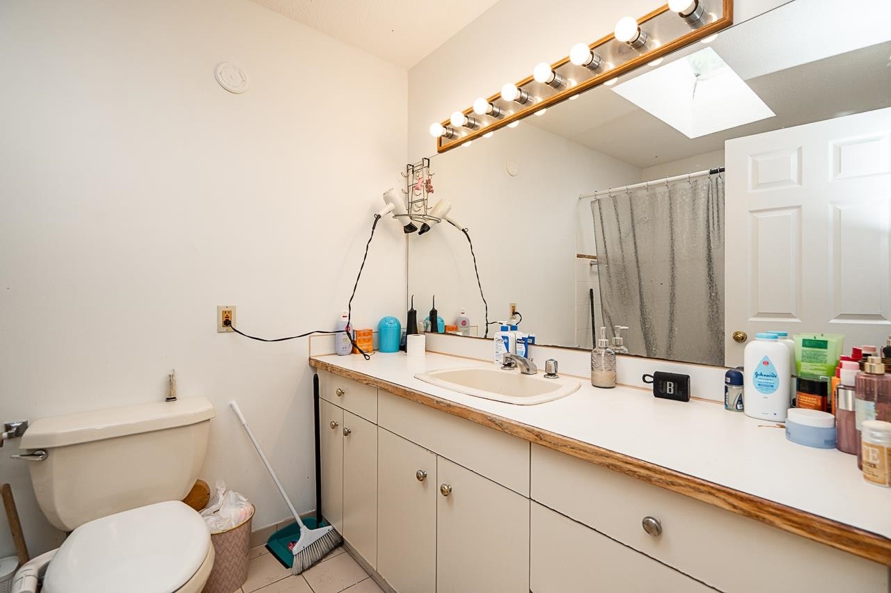 14720 60 Avenue, Surrey, BC, V3S 1R7 - 14