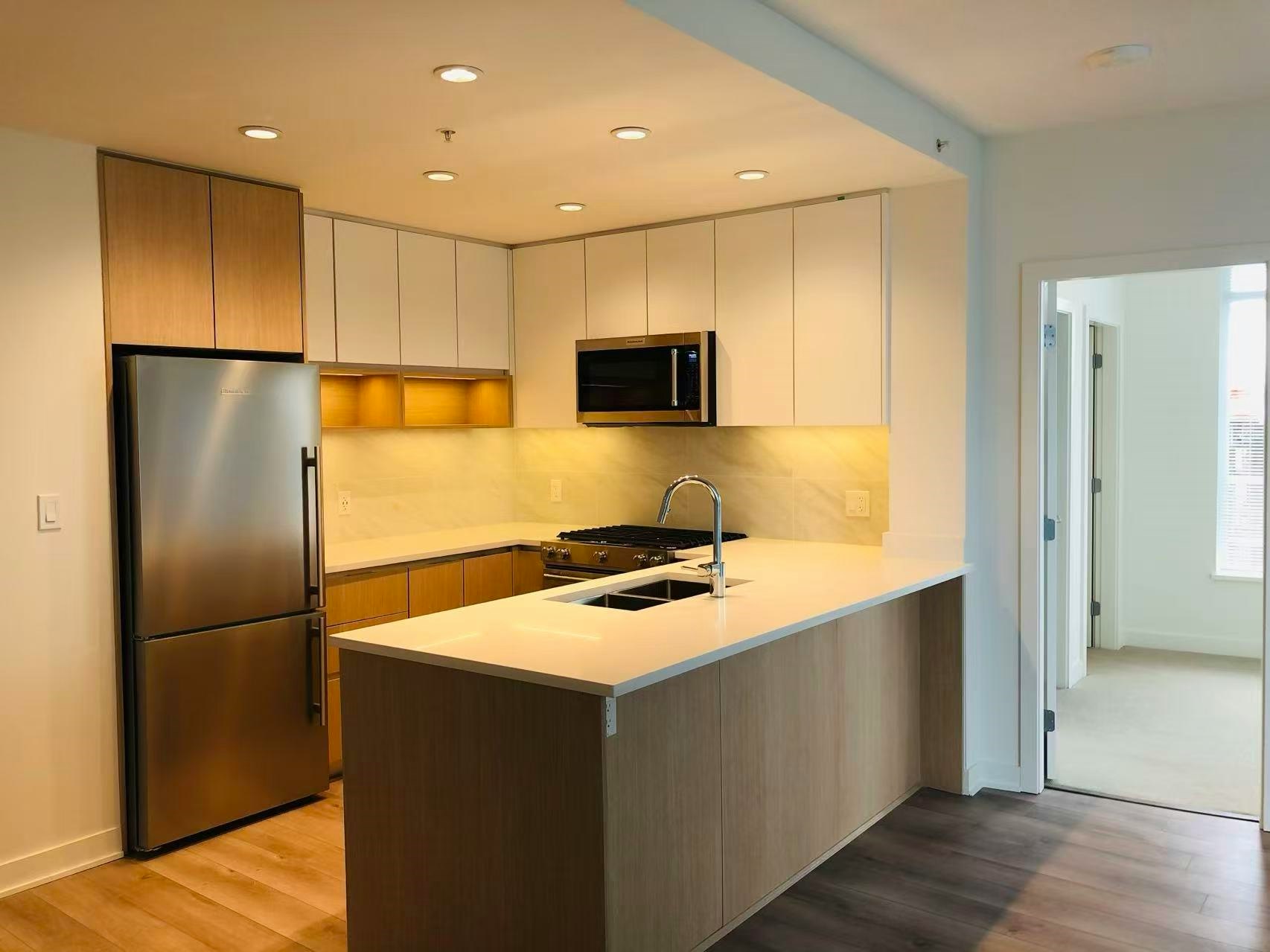 8xx-8940 University Crescent, Burnaby, BC, V5A 0E7