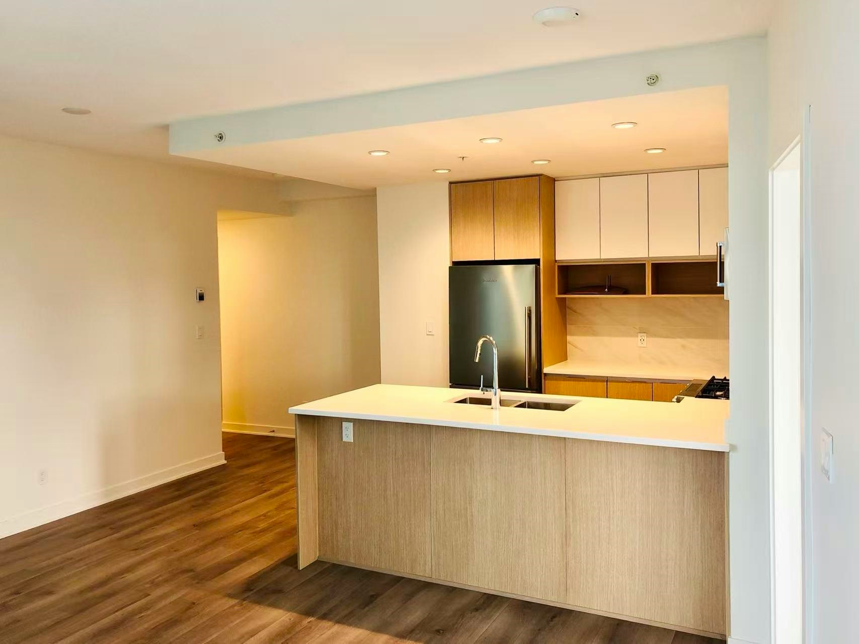 8xx-8940 University Crescent, Burnaby, BC, V5A 0E7 - 2