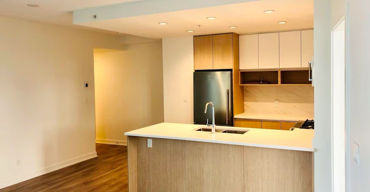 8xx-8940 University Crescent, Burnaby, BC, V5A 0E7 - 2