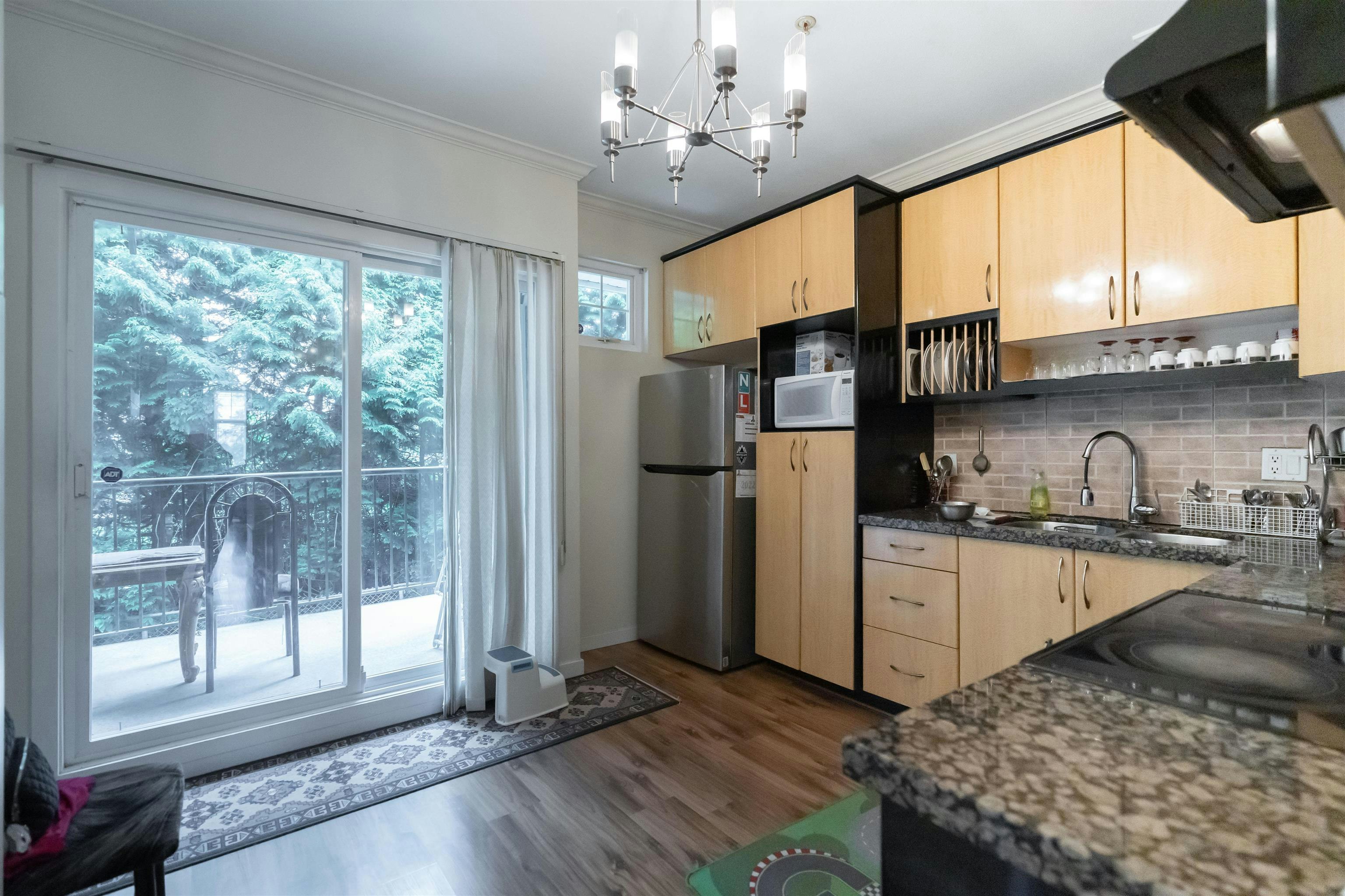 27-12585 72 Avenue - 5