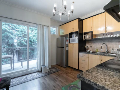27-12585 72 Avenue - 5