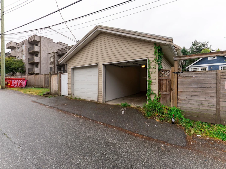 2139 Triumph Street, Vancouver, BC, V5L 1L1 - 15
