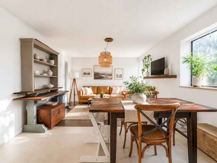 3003 Sunnyhurst Road, North Vancouver, BC, V7K 2G4 - 2