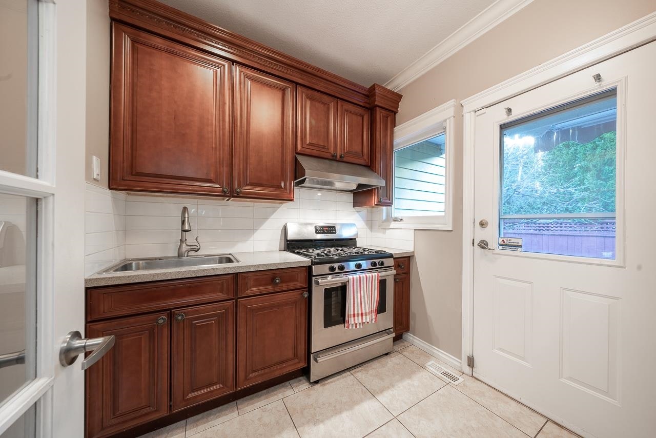 15775 39a Avenue, Surrey, BC, V3Z 0L1 - 15