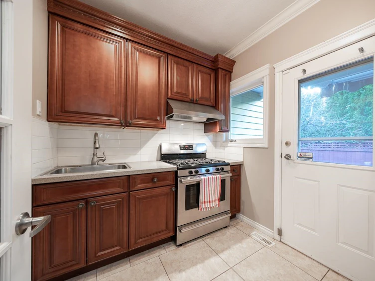 15775 39a Avenue, Surrey, BC, V3Z 0L1 - 15