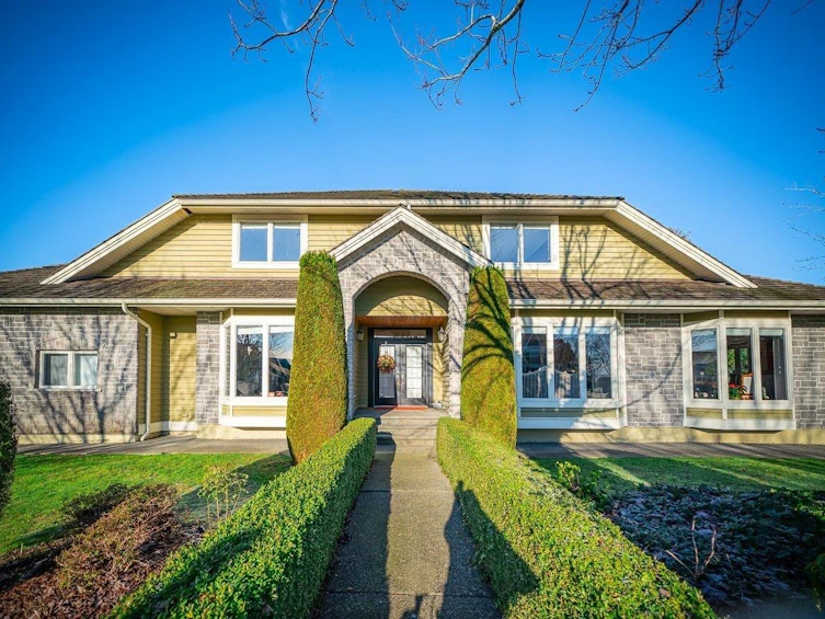15775 39a Avenue, Surrey, BC, V3Z 0L1