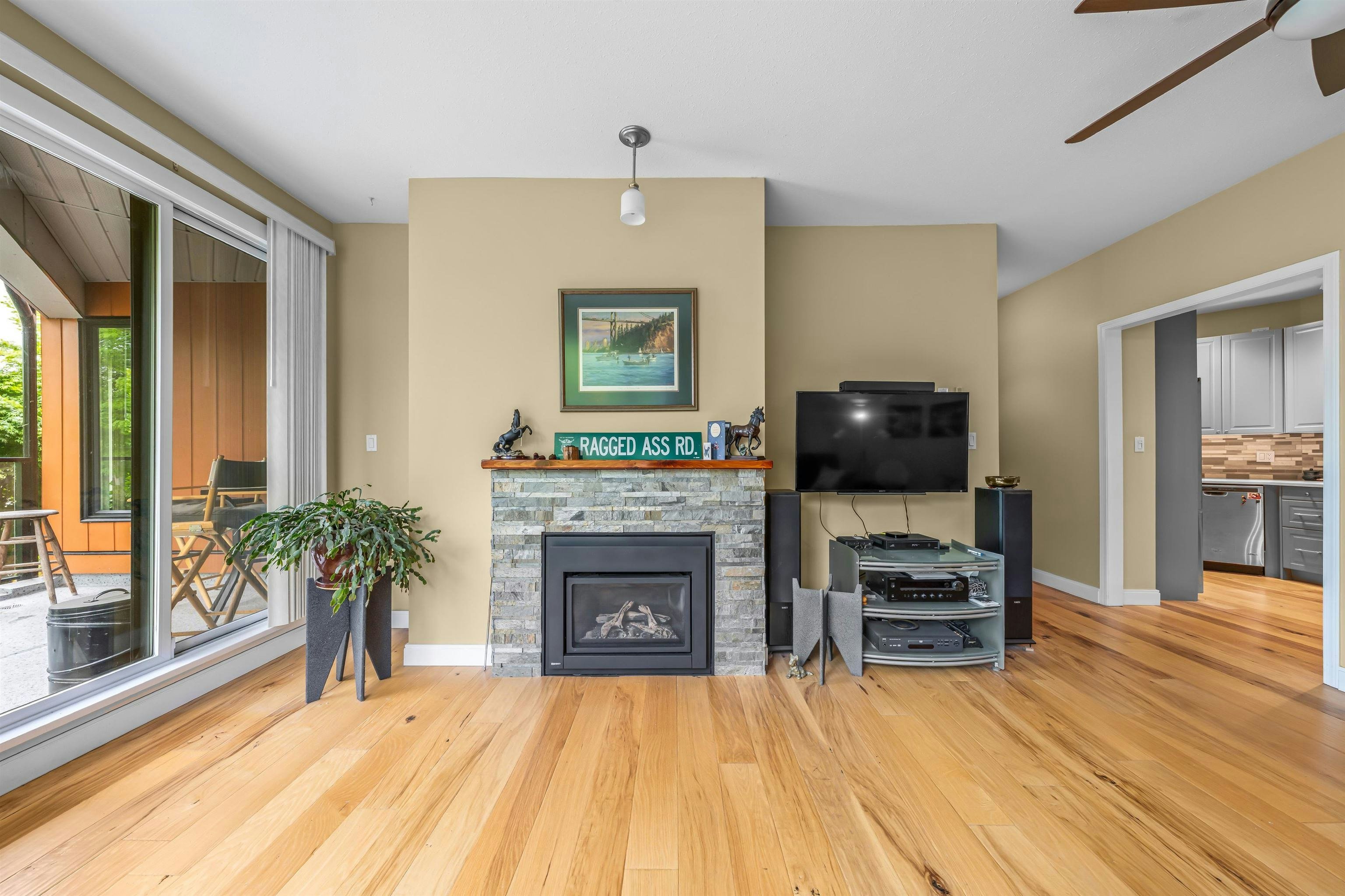 204-1150 Quayside Drive, New Westminster, BC, V3M 6E1 - 2