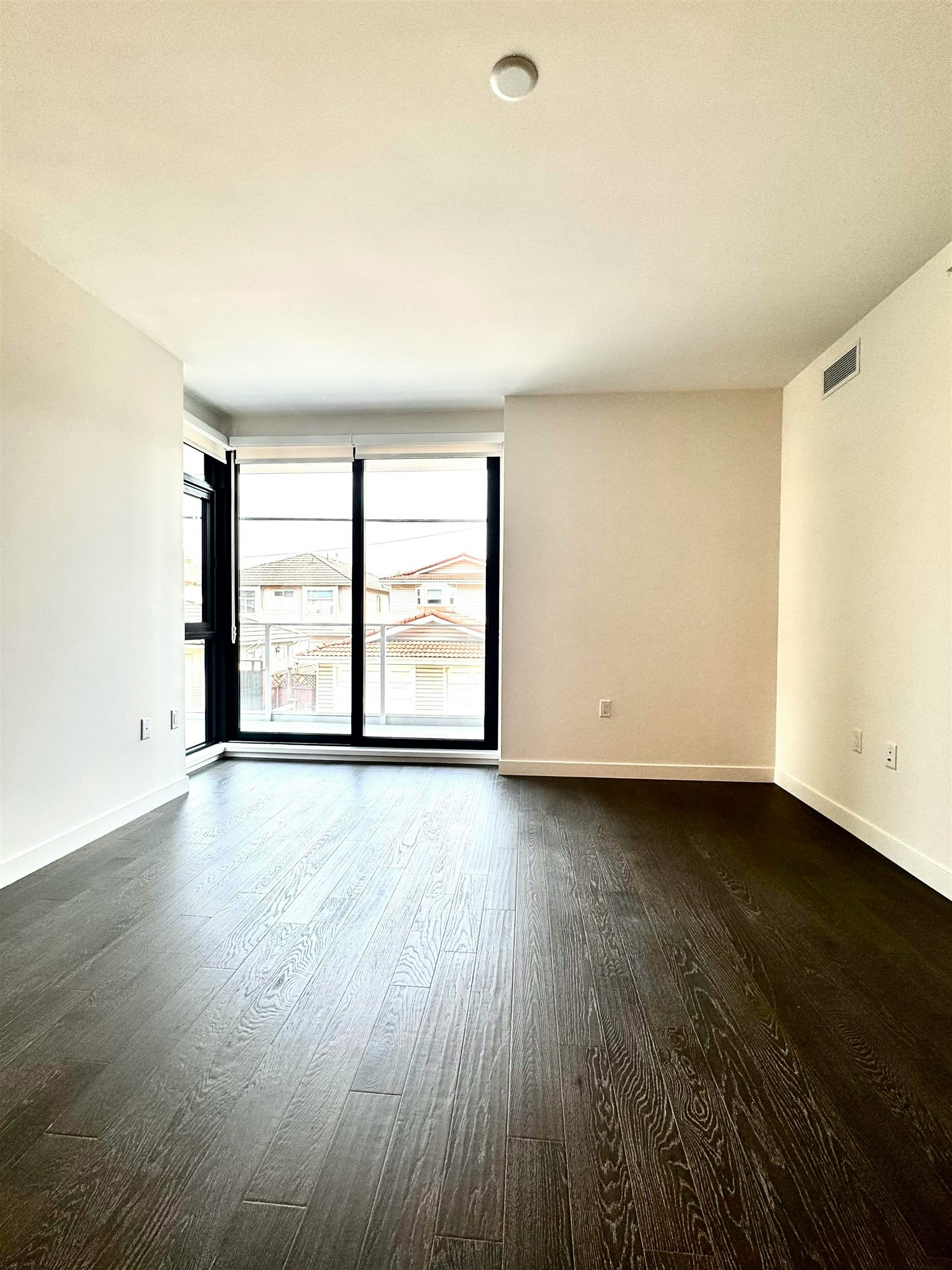 211-8398 Oak Street, Vancouver, BC, V6P 0L9 - 9