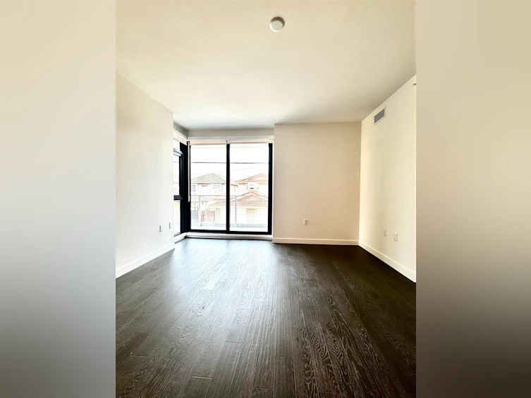 211-8398 Oak Street, Vancouver, BC, V6P 0L9 - 9