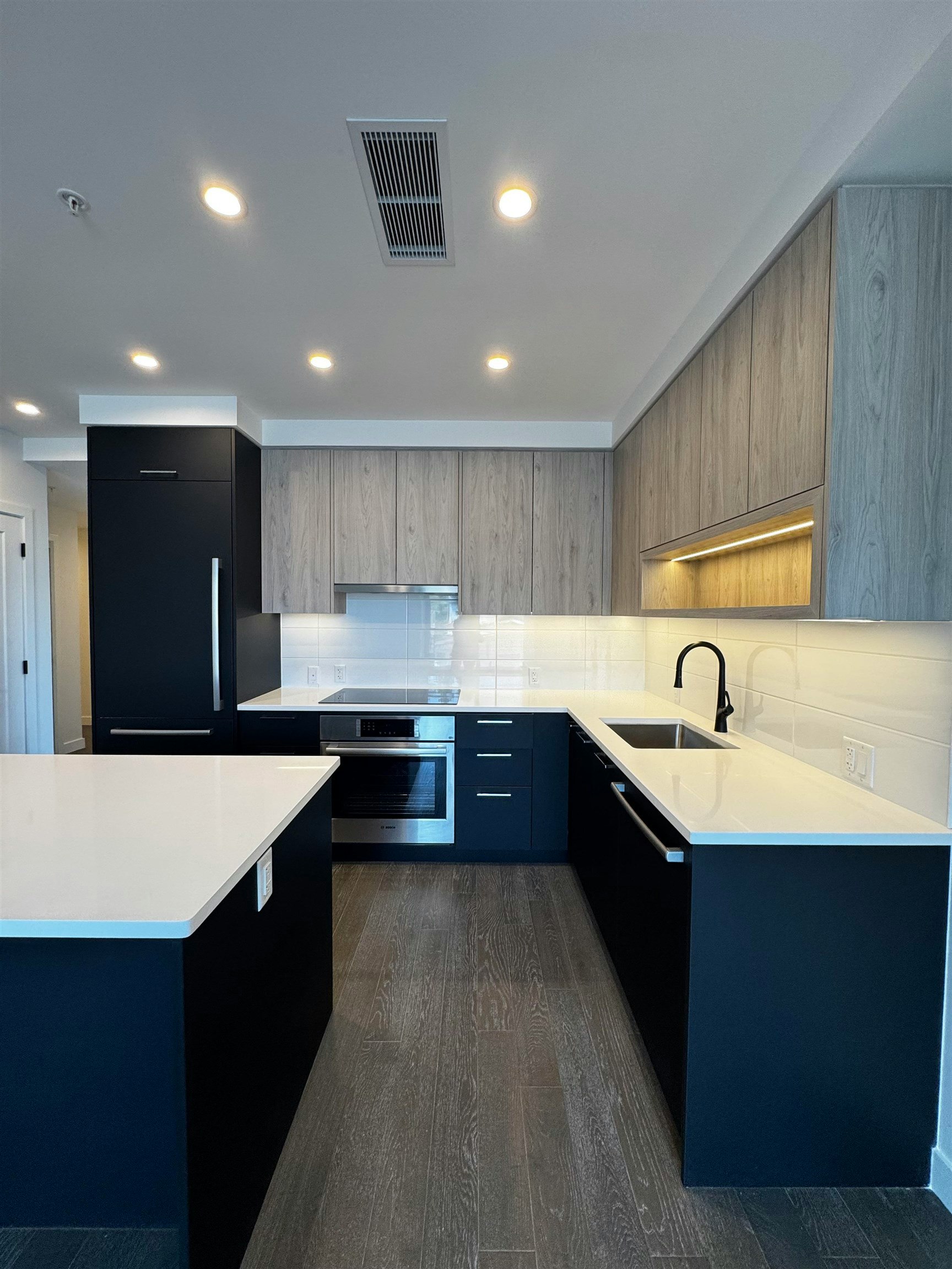 211-8398 Oak Street - 2
